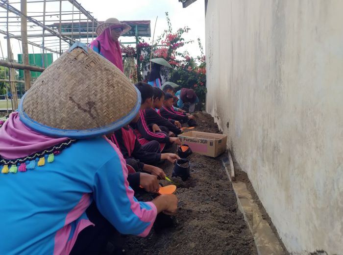 Kenalkan Pertanian Sejak Dini, SDN 03 Banjareja Nusawungu Melakukan Kunjungan Edukasi di Agroeduwisata Kedungweru 02