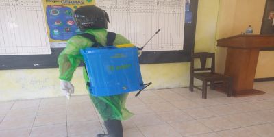 Lawan Corona, Warga Desa Kedungweru Lakukan Semprot Disinfektan